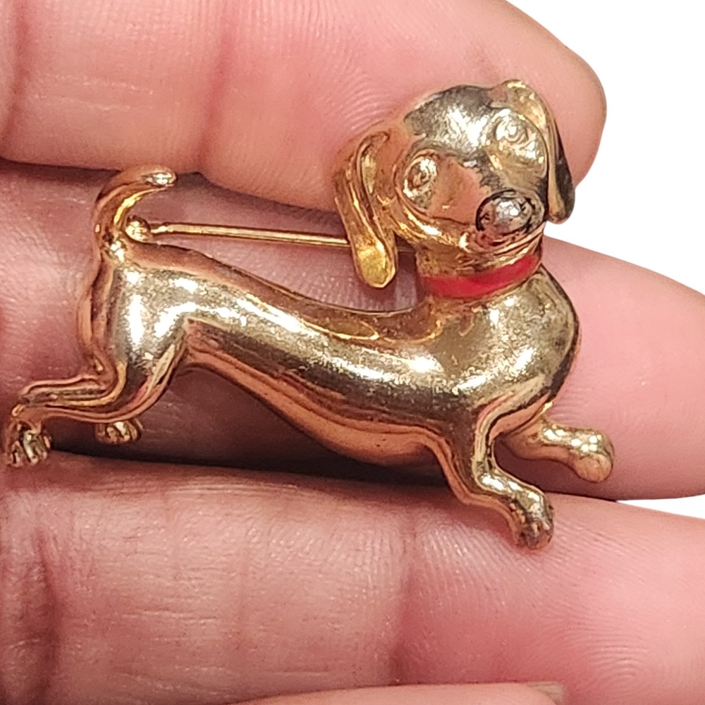 Vintage Casslecliff Gold Tone Dachshund Brooch Wienerā Dog Pin Red Enamel Collar